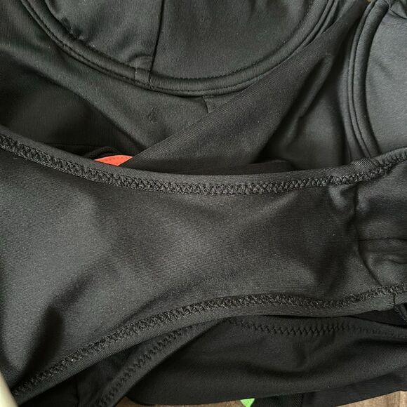 VETCHY Montego Underwire Mesh
Swimsuit Size XL /Pristine - Picture 10 of 10